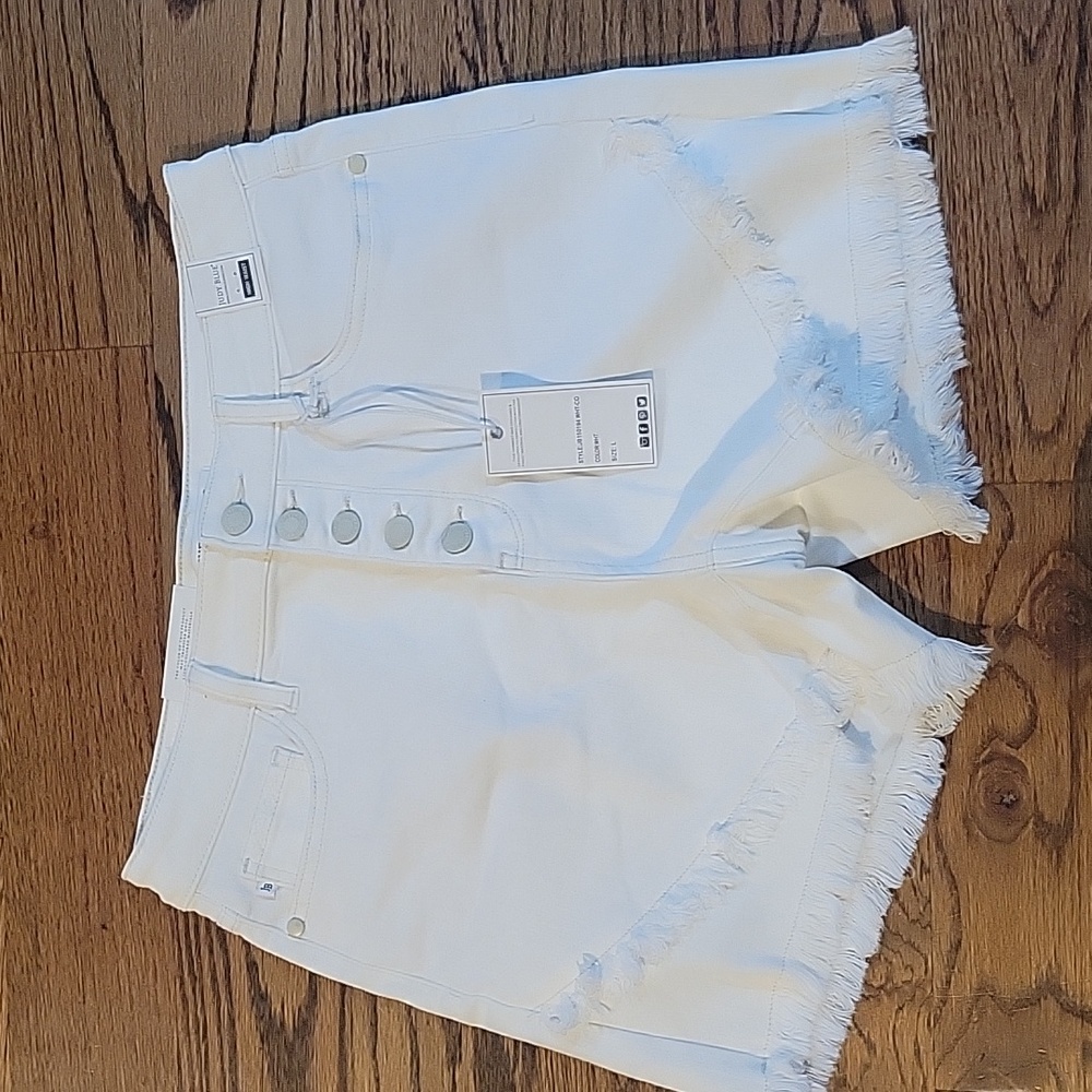Judy blue white high waisted tulip hem shorts size L